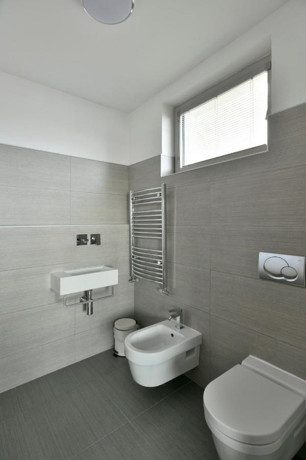 River View Apartments Hotel บราติสลาวา ภายนอก รูปภาพ
