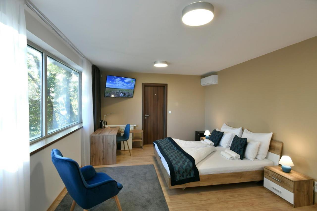 River View Apartments Hotel บราติสลาวา ภายนอก รูปภาพ