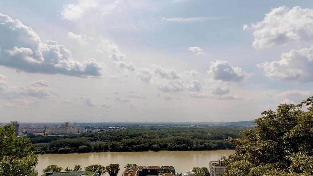 River View Apartments Hotel บราติสลาวา ภายนอก รูปภาพ