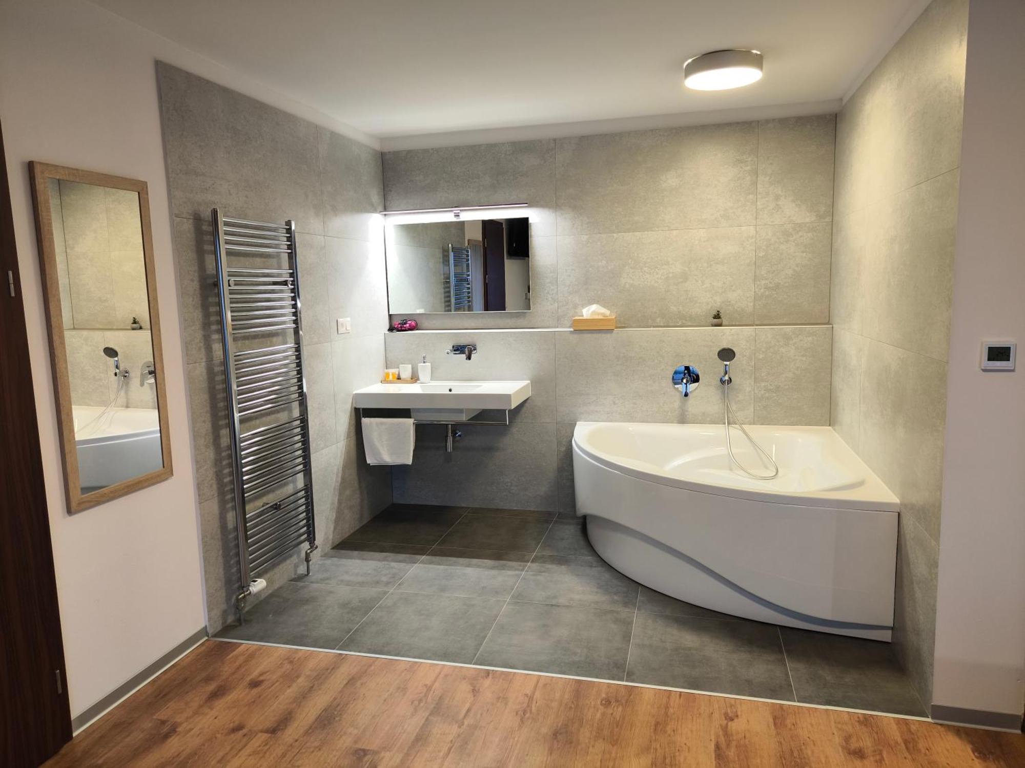 River View Apartments Hotel บราติสลาวา ภายนอก รูปภาพ